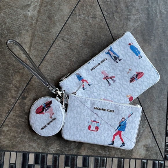 Michael Kors Jet Set Girls Wristlet Trio - Picture 10 of 16